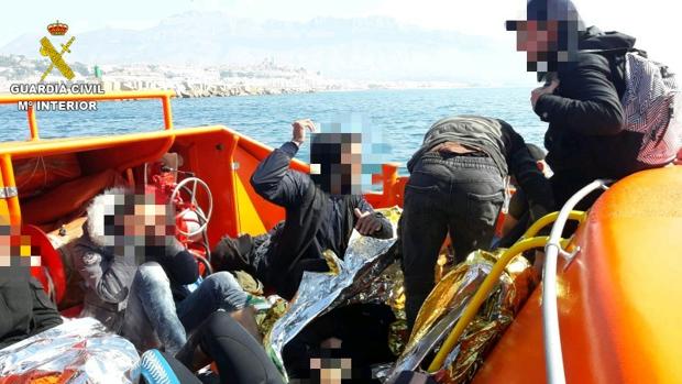 Rescate en una patera en Altea