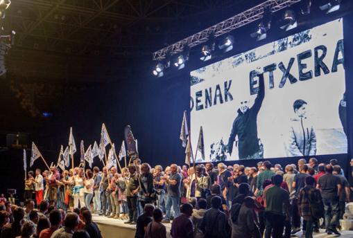 Acto de Sortu tras la disolución de ETA en el que se jalearon a varios etarras fallecidos