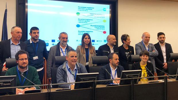 Imagen de la reunión celebrada en el Congreso difundida por ACPV el pasado martes