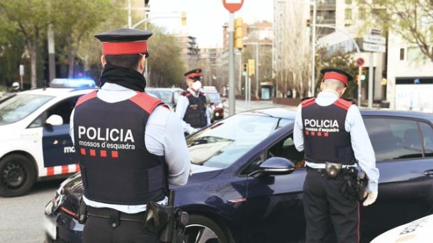 Los Mossos controlan estos días que todo el mundo cumpla con el confinamiento