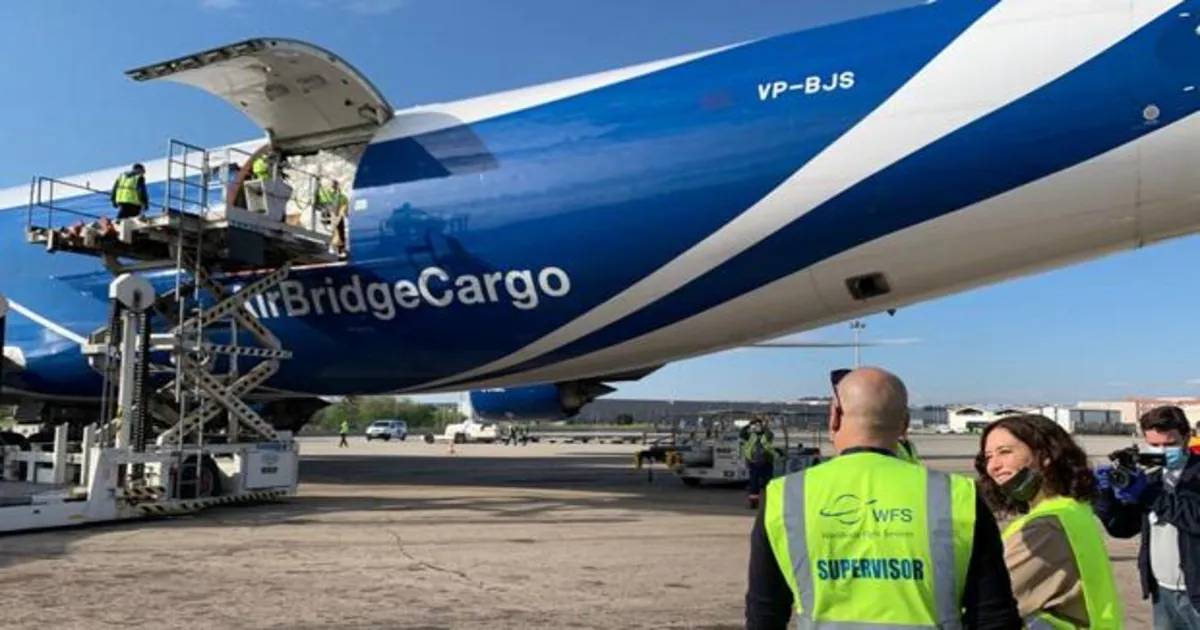 Ayuso recibe en Barajas un tercer avión con 113 toneladas de ...