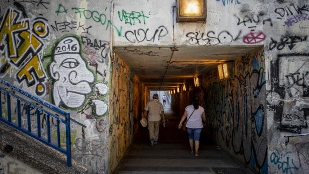 Dos moros menores de edad estrangulan a una mujer para robarle un móvil Tunel-batan3-ktiD--620x349@abc