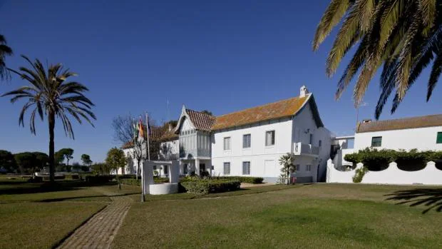 Palacio de Las Marismillas, en Doñana, donde Pedro Sánchez ha pasado el último tramo de sus vacaciones tras pasar una semana en Lanzarote