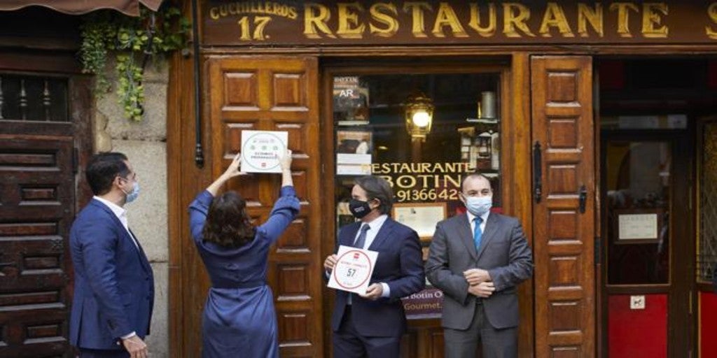 Reservas por teléfono y registro de clientes en los restaurantes