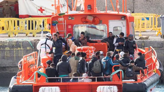 Marruecos - Más de 1.100 inmigrantes han sido rescatados este fin de semana procedentes de 65 pateras - Página 6 Pateras-canarias-inmigrantes-kHPE--620x349@abc