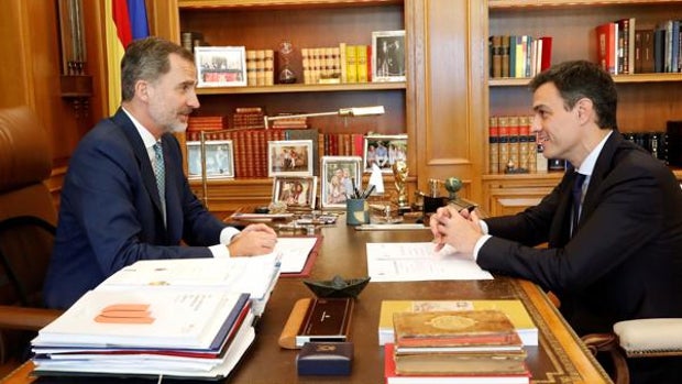 Don Felipe, con el presidente del Gobierno durante un despacho en La Zarzuela