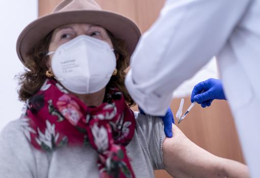 Imagen tomada el miércoles de la vacunación contra el coronavirus en Valencia