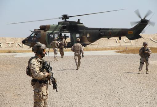 One of the transport helicopters deployed by Spain in Iraq