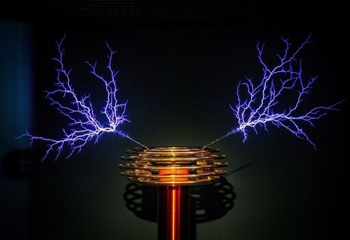 Detail of a Tesla coil in full operation