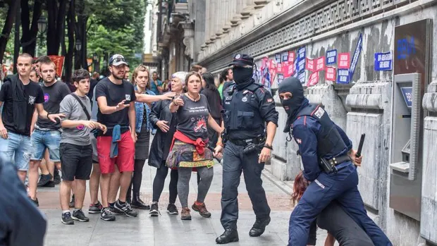 Crece la preocupación por el enfrentamiento de las dos facciones de jóvenes abertzales en el País Vasco 1448458704-U82686177524AwN-620x349@abc