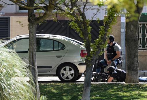 La Guardia Civil, durante la intervención en Santovenia