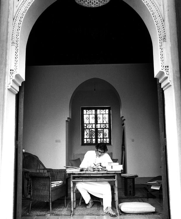 Yves Saint Laurent en su casa de Marruecos
