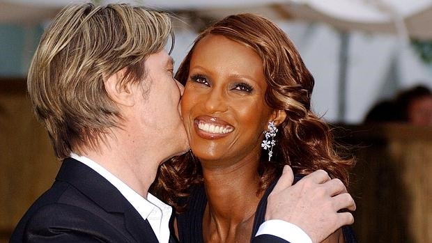David Bowie e Iman en una imagen tomada en Londres, en 2002