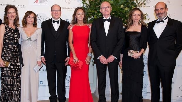 María García de la Rasilla, Carol Portabella, Alberto de Mónaco, Isabel Preysler, Patrick Van Klaveren, embajador de Mónaco en España; Miriam Ungría y Manuel Ruiz de la Prada