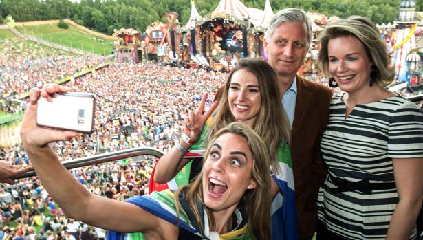 Los Reyes de Bélgica disfrutan del festival