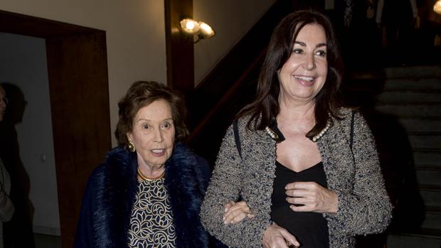 Carmen Franco, acompañada de su hija Carmen Martínez-Bordiú