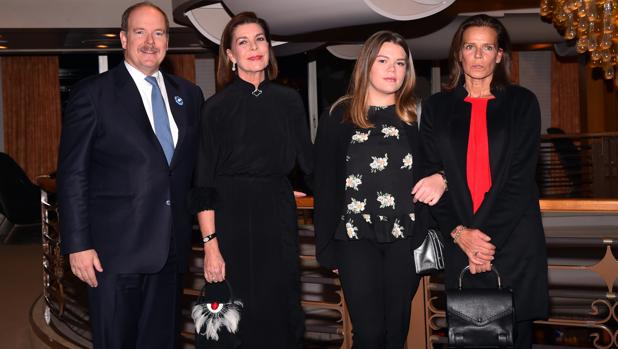 Alberto de Mónaco, Carolina de Mónaco, Estefanía de Mónaco y Camille Gottlieb