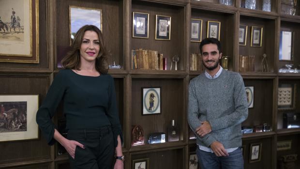 Inés Sainz y Víctor Blázquez, durante su encuentro con ABC