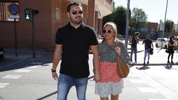 Belén Esteban y Miguel Marcos llegando a un jucio en Torrejón de Ardoz, Madrid