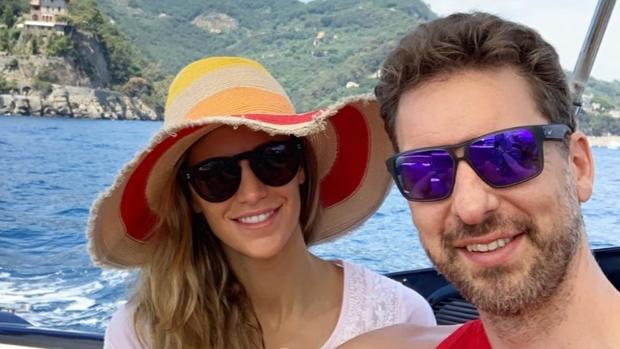 Pau Gasol y Cat McDonnell