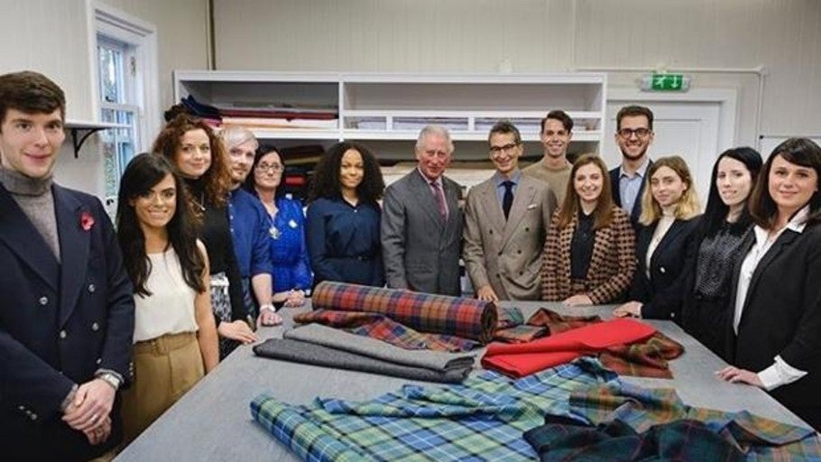 El Príncipe Carlos lanza una línea de ropa solidaria