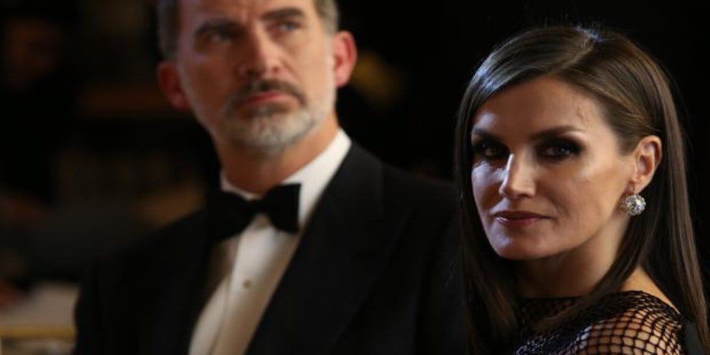El espectacular estilismo de la Reina Letizia en la entrega de los premios Mariano de Cavia