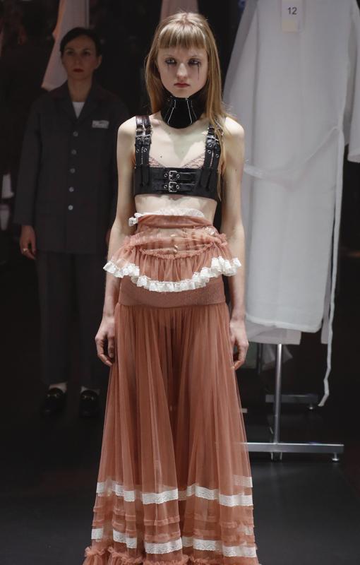 Modelo de la talla 34 en el desfile de Gucci