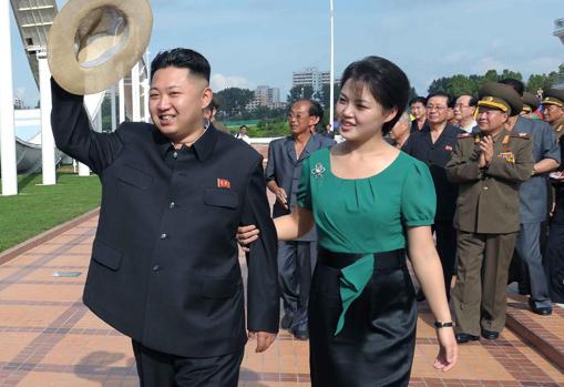 Ri Sol-ju junto a su marido Kim Jong-un
