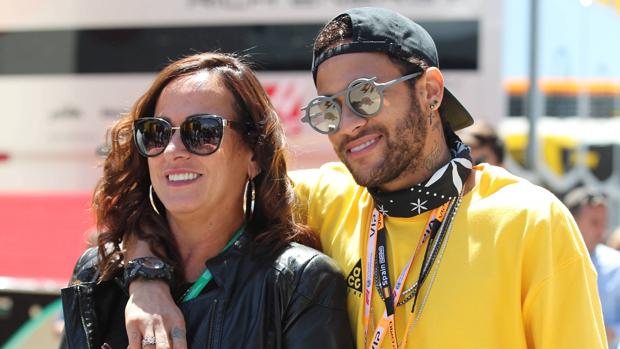 Fin al culebrón de la madre de Neymar y su «toy boy» de doble vida