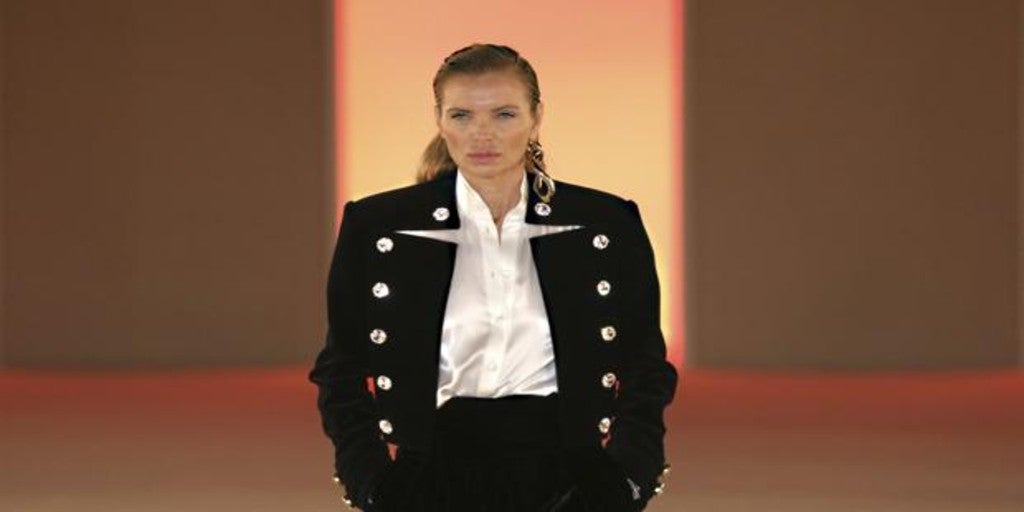 Esther Cañadas retoma su carrera en la moda