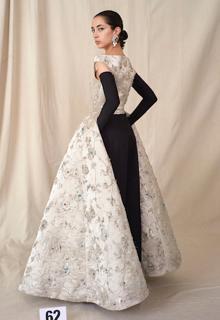 Representative look of the return of the Balenciaga house to its roots