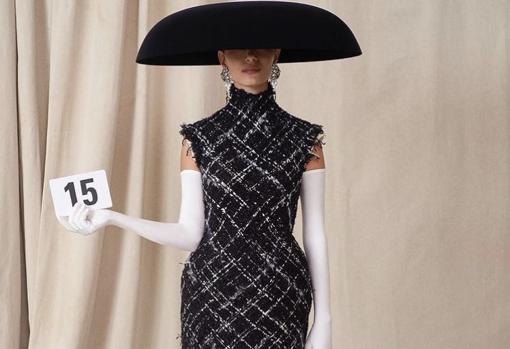 The elegant models presented by Demna Gvasalia