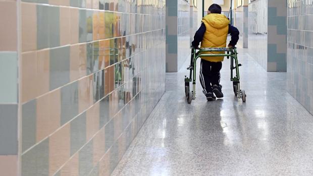 Alvaro, niño con discapacidad motora escolarizado en el Colegio Julio Coloma de Sevilla