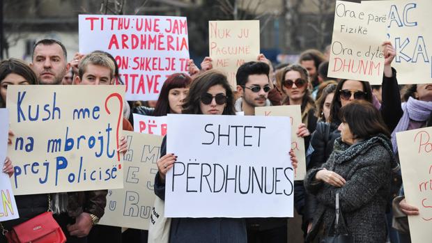 Protestas a lo largo de todo el país por la violación de la menor en Pristina