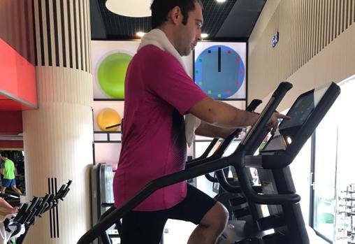 Juan Carlos, concentrado entrenando.