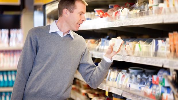 Hay que revisar la lista de ingredientes y la información nutricional para comprobar si el alimento es saludable