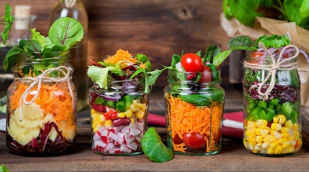 La colocación de los ingredientes de la ensalada puede influir en los sabores y en la textura de los alimentos