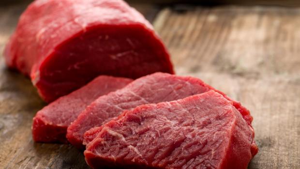 Los expertos desaconsejan lavar la carne