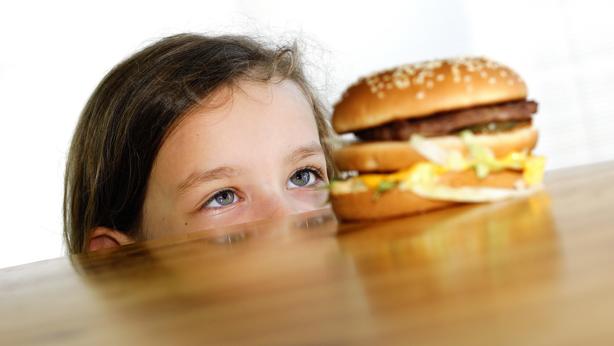 No es bueno que los niños asocien los «premios» o «castigos» con la comida