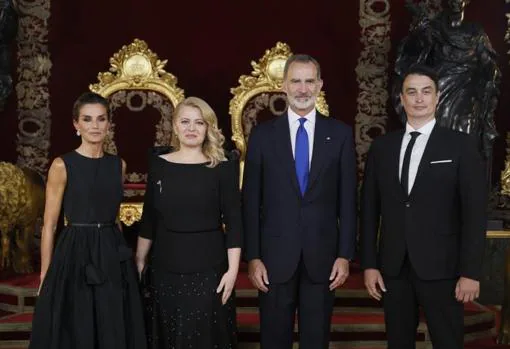 King Felipe VI and Queen Letizia pose with the President of Slovakia, Zuzana Caputová, and her partner, Juraj Rizman, during the reception for the heads of state and heads of government on Tuesday in the Throne Room of the Royal Palace, in Madrid