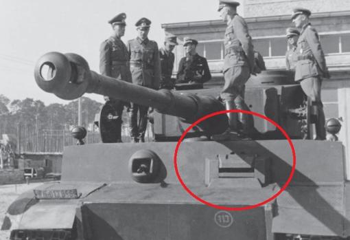 Tiger I. Fahrersehklappe abierta