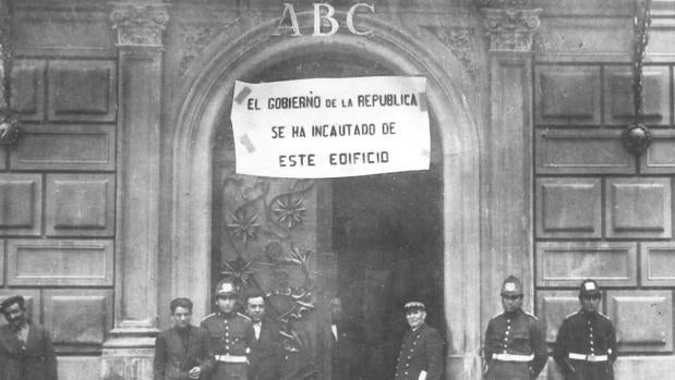 Imagen de la redacción de ABC en la calle Serrano, incautada por el Gobierno de la Segunda República, el 30 de abril de 1931