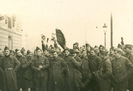 Fotografía de familia del Primer Regimiento de Marcha de la Legión Extranjera durante la Primera Guerra Mundial