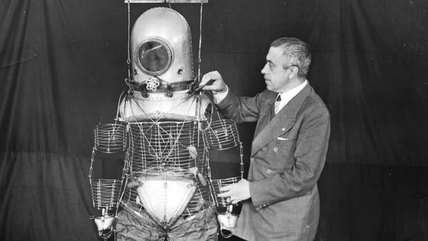 Emilio Herrera desarrolló este traje «estratonáutica» que más tarde fue adaptado por la NASA para sus viajes al espacio