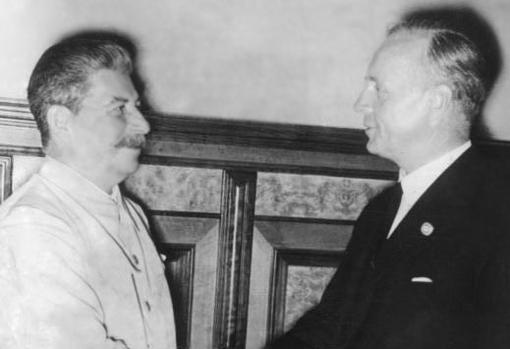 El saludo de Stalin y Ribbentrop