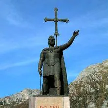 Estatua de Don Pelayo en Covadonga.