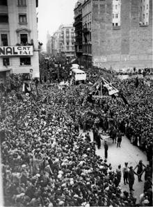 Entierro de Durruti en Barcelona a su paso por la vía Layetana, el 21 de noviembre de 1936