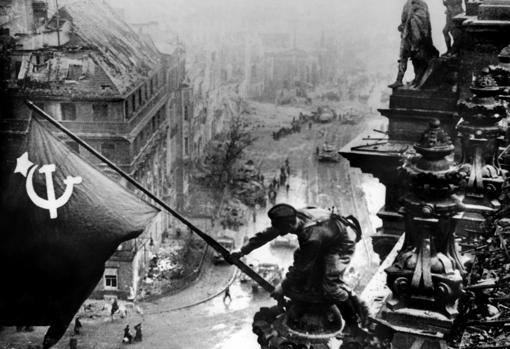 Llegada soviética al Reichstag el 2 de mayo de 1945