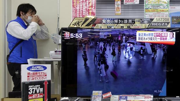 Imágenes en la televisión malasia del asesinato de Kim Jong Nam