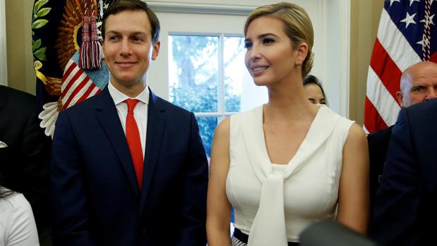 Jared Kushner, yerno de Trump, junto a su esposa Ivanka Trump